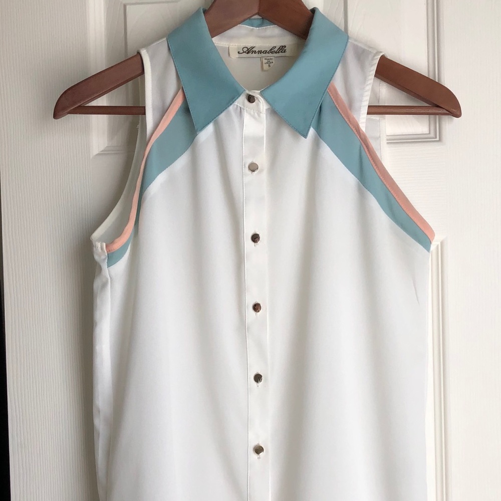 FRANCESCA’S sleeveless blouse🌸